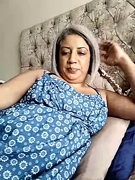 Snapshot of IndianLara chatting on November 13, 2025, 6:01 am IndianLara online show from November 13, 2025, 6:01 am