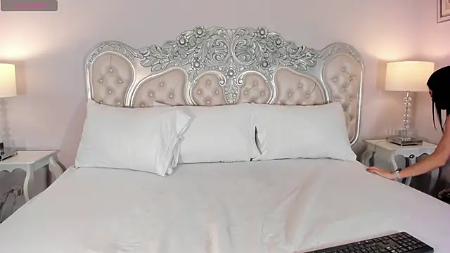 AmyColman  online show from February 19, 2026, 12:12 pm