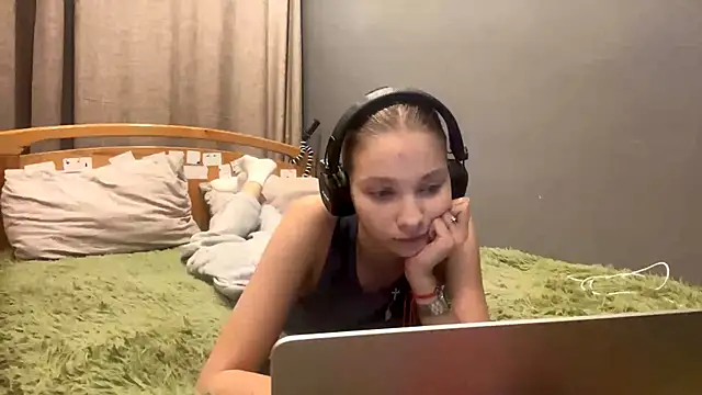 Softixq online show from December 3, 2025, 3:54 pm