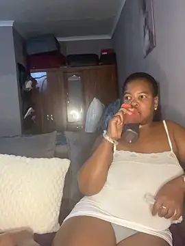 SweetCandy84 online show from November 9, 2025, 5:44 pm