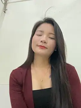 Snapshot of Bee_Yellow00 chatting on October 25, 2025, 4:20 am Bee Yellow00 online show from October 25, 2025, 4:20 am