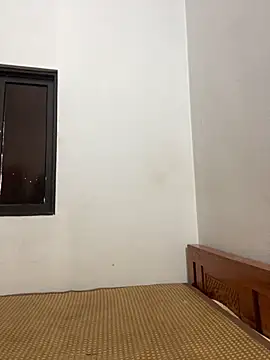 Snapshot of Bee_Yellow00 chatting on November 2, 2025, 9:22 am Bee Yellow00 online show from November 2, 2025, 9:22 am