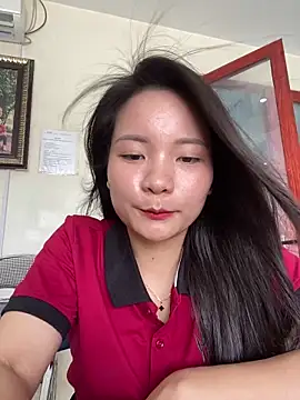 Bee Yellow00 online show from June 15, 2026, 2:25 am