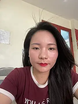 Bee Yellow00 online show from June 20, 2026, 4:26 am