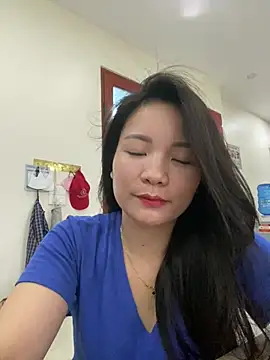 Bee Yellow00 online show from June 27, 2026, 4:28 am