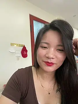 Bee Yellow00 online show from July 1, 2026, 4:25 am