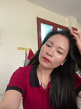 Bee Yellow00 online show from July 2, 2026, 4:40 am