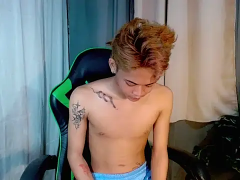 Snapshot of AsianCuteGuy21 chatting on February 5, 2026, 2:00 pm AsianCuteGuy21 online show from February 5, 2026, 2:00 pm