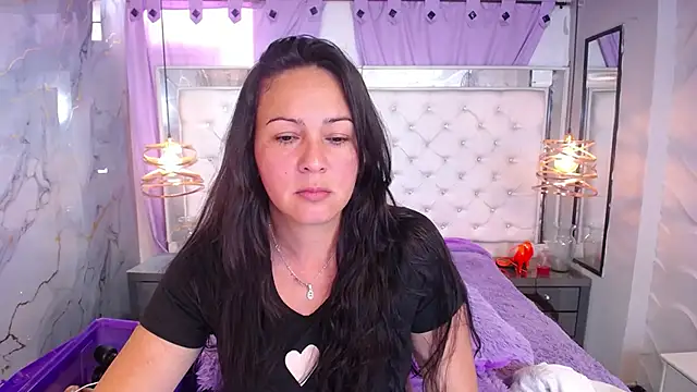 Snapshot of Melissa-roberts chatting on October 24, 2025, 6:04 pm Melissa-roberts online show from October 24, 2025, 6:04 pm