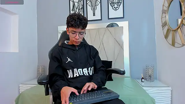 Snapshot of adams_bobby chatting on November 30, 2025, 11:25 am adams bobby online show from November 30, 2025, 11:25 am