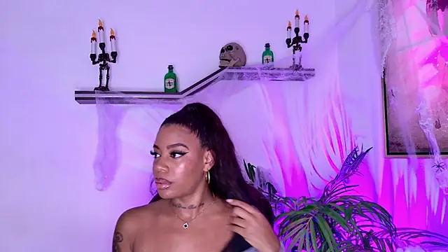 Snapshot of loana_vegas chatting on October 30, 2025, 4:08 pm loana vegas online show from October 30, 2025, 4:08 pm