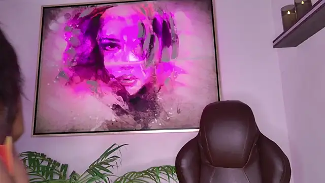 Snapshot of loana_vegas chatting on November 8, 2025, 4:18 pm loana vegas online show from November 8, 2025, 4:18 pm