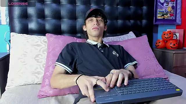 Khalid16  online show from October 30, 2025, 1:56 pm