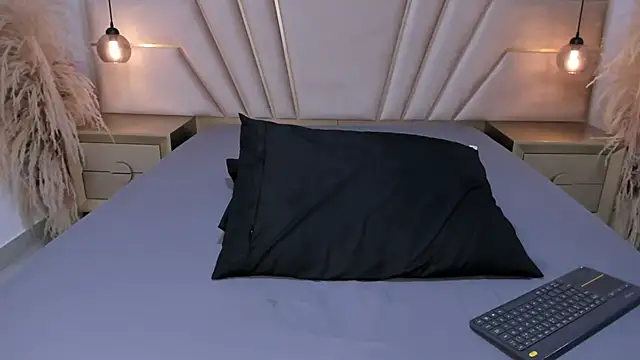 MaroxCute online show from November 29, 2025, 1:25 pm