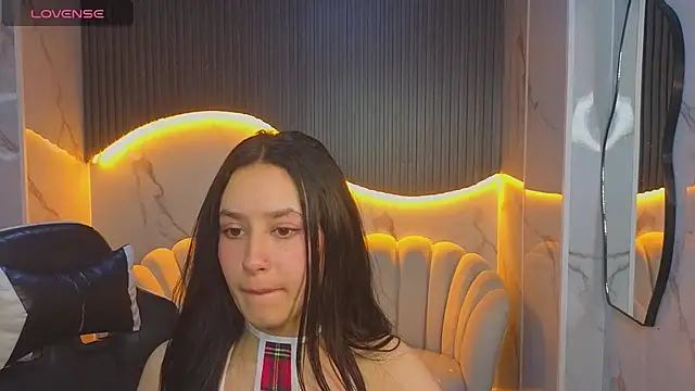 Snapshot of Aleja05_b chatting on November 12, 2025, 1:28 am Aleja05 b online show from November 12, 2025, 1:28 am