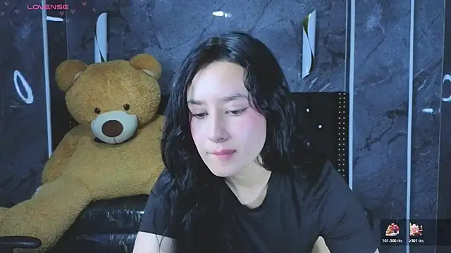 Snapshot of Aleja05_b chatting on December 14, 2025, 3:17 pm Aleja05 b online show from December 14, 2025, 3:17 pm