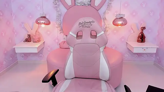 Snapshot of SofhiCute chatting on November 17, 2025, 1:50 pm SofhiCute online show from November 17, 2025, 1:50 pm