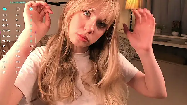 Snapshot of TessaStruble chatting on December 19, 2025, 9:27 am TessaStruble online show from December 19, 2025, 9:27 am