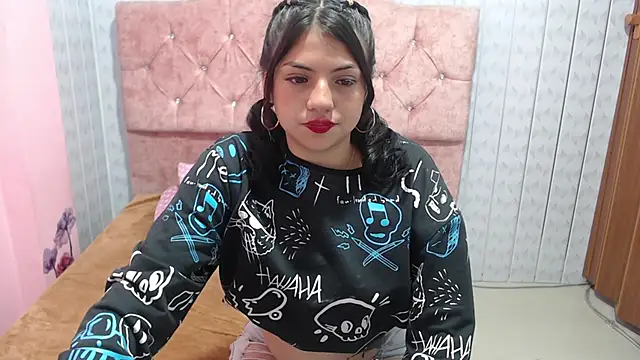 Snapshot of Victoria_Alvarez chatting on November 3, 2025, 2:02 am Victoria Alvarez online show from November 3, 2025, 2:02 am