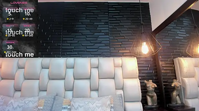 Snapshot of EmilyyRed chatting on December 16, 2025, 8:03 pm EmilyyRed online show from December 16, 2025, 8:03 pm