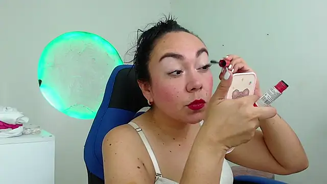 Yadis hot online show from November 5, 2025, 8:53 pm