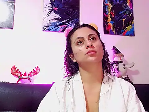 Caroline Jons online show from November 25, 2025, 10:26 am