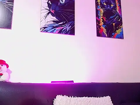 Caroline Jons online show from December 1, 2025, 1:05 pm