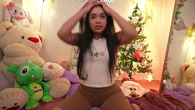 Snapshot of ISA_NIXON chatting on December 4, 2025, 9:45 pm ISA NIXON online show from December 4, 2025, 9:45 pm