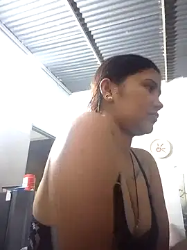 lindalatina11 online show from October 25, 2025, 1:24 am