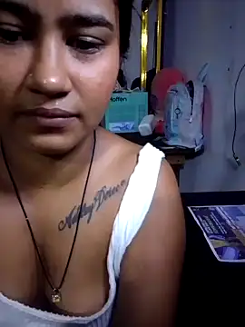 lindalatina11 online show from November 2, 2025, 1:41 am