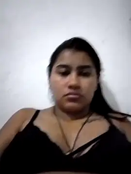 lindalatina11 online show from November 3, 2025, 3:19 am