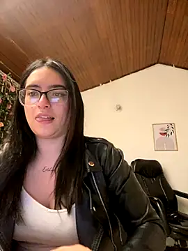 Kloe Novoa online show from November 4, 2025, 12:48 pm