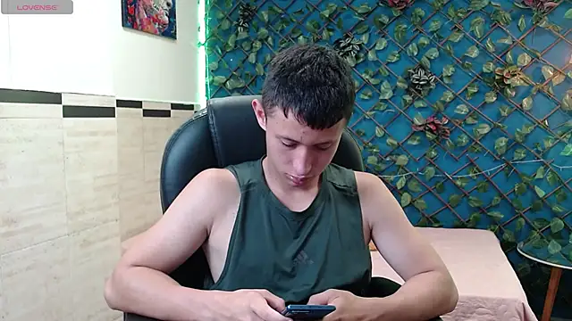 Snapshot of Garuo_18 chatting on November 9, 2025, 3:16 am Garuo 18 online show from November 9, 2025, 3:16 am