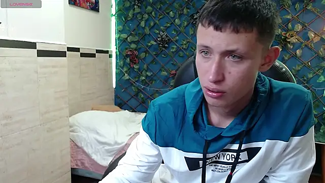 Snapshot of Garuo_18 chatting on November 12, 2025, 3:18 am Garuo 18 online show from November 12, 2025, 3:18 am