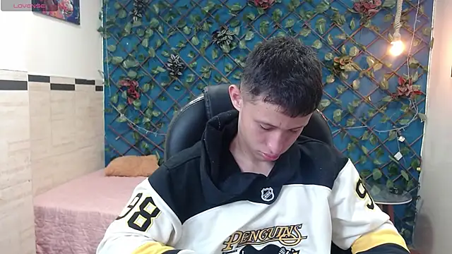 Snapshot of Garuo_18 chatting on November 14, 2025, 3:16 am Garuo 18 online show from November 14, 2025, 3:16 am