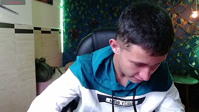 Snapshot of Garuo_18 chatting on November 16, 2025, 3:12 am Garuo 18 online show from November 16, 2025, 3:12 am