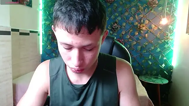 Snapshot of Garuo_18 chatting on November 18, 2025, 3:12 am Garuo 18 online show from November 18, 2025, 3:12 am