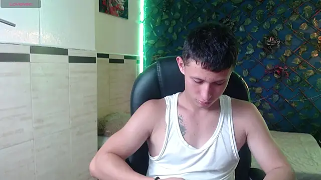 Snapshot of Garuo_18 chatting on November 19, 2025, 3:06 am Garuo 18 online show from November 19, 2025, 3:06 am