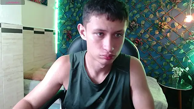 Snapshot of Garuo_18 chatting on November 23, 2025, 2:55 am Garuo 18 online show from November 23, 2025, 2:55 am