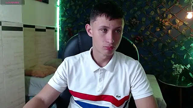 Snapshot of Garuo_18 chatting on November 25, 2025, 3:28 am Garuo 18 online show from November 25, 2025, 3:28 am