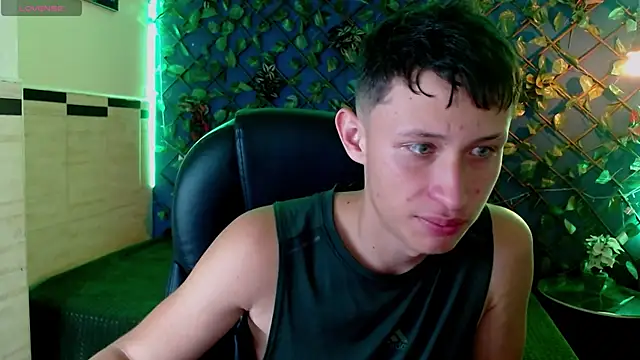 Snapshot of Garuo_18 chatting on December 5, 2025, 6:59 pm Garuo 18 online show from December 5, 2025, 6:59 pm