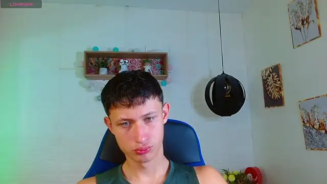 Snapshot of Garuo_18 chatting on December 14, 2025, 4:34 pm Garuo 18 online show from December 14, 2025, 4:34 pm