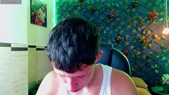 Snapshot of Garuo_18 chatting on December 18, 2025, 2:39 am Garuo 18 online show from December 18, 2025, 2:39 am