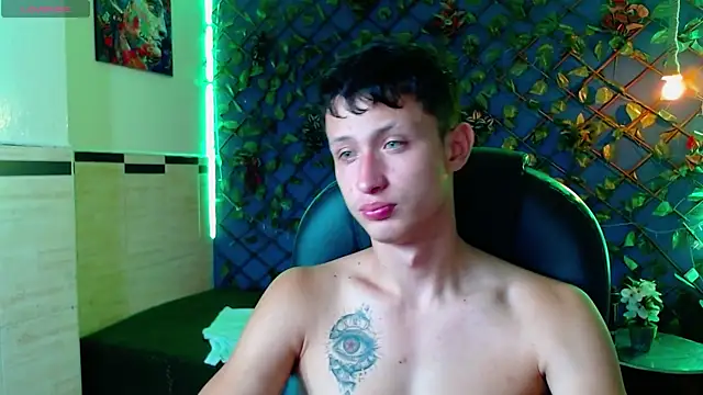 Snapshot of Garuo_18 chatting on December 19, 2025, 2:07 am Garuo 18 online show from December 19, 2025, 2:07 am