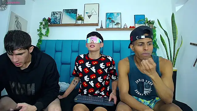 Hot Boys Latinos X online show from December 19, 2025, 10:17 pm