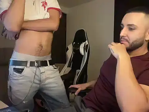 Snapshot of lionandreough chatting on November 4, 2025, 11:37 pm lionandreough online show from November 4, 2025, 11:37 pm