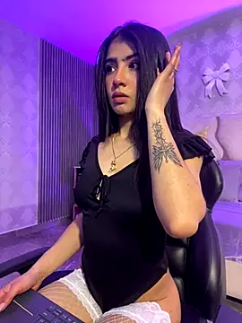 MAIILY TAY online show from December 4, 2025, 12:03 pm