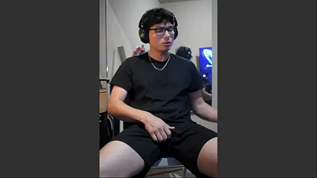 Snapshot of Ais_B10 chatting on November 14, 2025, 3:38 am Ais B10 online show from November 14, 2025, 3:38 am