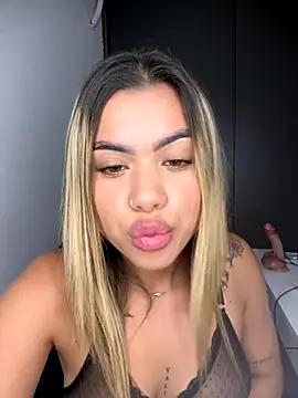 Snapshot of Alanna-foxx chatting on October 28, 2025, 3:10 am Alanna-foxx online show from October 28, 2025, 3:10 am