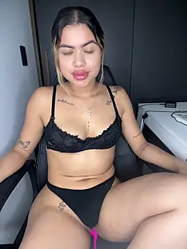 Alanna-foxx online show from November 14, 2025, 4:00 am